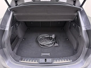 Jaguar F-PACE 2.0 P400e PHEV HSE VAN: 40.900,- VOOR: 38.877,- UW VOORDEEL: 2.023,- RIJKLAARPRIJS INCL 12 MND BOVAG GARANTIE| PANORAMA DAK | EL.STOELEN MET GEHEUGEN | HEAD UP | STOEL + STUUR VERWARMING | LEDER| 360 CAMERA / 13