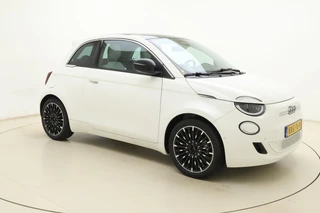 Fiat 500e La Prima 42 kWh | Glazen dak | Cruise control | Camera | Elektrisch verstelbare spiegels / 9