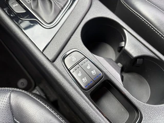 Kia Niro 1.6 GDi Hybrid ExecutiveLine | Trekhaak | Stoel verwarming en koeling | Lederen bekleding | Navigatie | Dodehoek detectie | Apple Carplay / Android Auto | Verbruik 1 op 20! / 27