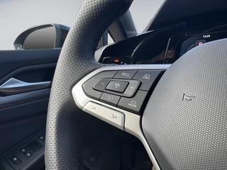 Volkswagen Golf 1.5 eHybrid GTE 272pk / 5JR Garantie / Pano / Trekhaak / DCC / Keyless / Matrix / 360 / HUD / 23
