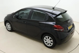 Peugeot 208 1.2 PureTech Blue Lion | Parkeersensoren | Navigatie | Radio | Stuurbediening | Climate control | Airco | / 5