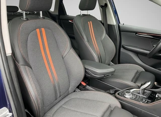 BMW 2 Serie Active Tourer 220i High Executive Edition 192 pk M-sport AUT. | dealer onderhouden | navigatie | trekhaak | panoramadak / 18