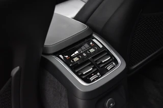 Volvo XC90 2.0 T8 Recharge AWD R-Design  | Panorama | Bowers&Wilkins | Trekhaak | Luchtvering | 22'' Wielen | ACC | Head- Up | / 30