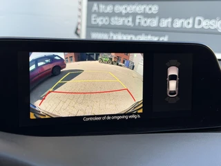 Mazda 3 2.0 e-SkyActiv-G M Hybrid 122 Comfort met Bose | Apple Carplay / Android Auto | Navigatiesysteem | Licht + Regensensor | Elektrisch Verstelbare Bestuurderstoel  | Stoel + Stuurverwarming | Parkeersensoren Voor + Achter | Camera Achter | 18"Lichtmetalen velgen | Lederen Bekleding | Cruise Control Adaptief / 29