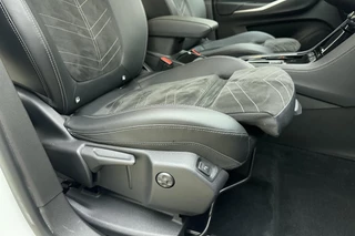 Opel Grandland 1.2 Turbo Ultimate | AGR - Stoelen | Climate & Cruise Control | 19INCH | Elektrische Achterklep | Stoelverwarming | / 16