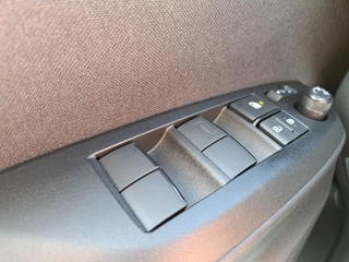 Toyota Yaris 1.5 Hybrid 115 DYNAMIC STOEL/STUURVERW BLIND SPOT PARK-SENSOREN NAVI 16'' LM-VELGEN KEYLESS CAMERA APPLE/ANDROID AD-CRUISE CLIMA LED / 15