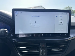 Ford Focus 1.0 EcoBoost Hybrid ST Line X  | Adapt. Cruise | Apple/Android | Stuur- en stoelverwarming | Keyless | PDC v+a incl. camera / 78