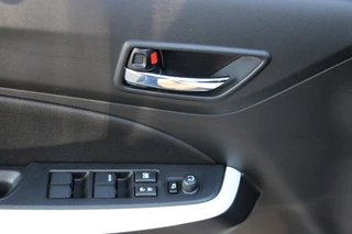 Suzuki Swift 1.2 STIJL SMART HYBR **NL-Auto** Camera / Apple Carplay / Android / 17