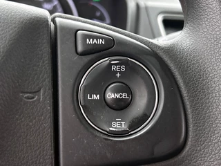 Honda CR-V 2.0 S | Cruise control | Stoelverwarming | Navigatie | Camera | Trekhaak / 17