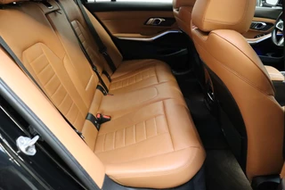 BMW 3 Serie Touring 320i High Executive M Sport Pakket Automaat  / Live Cockpit Professional / Cruise Control / Stoelverwarming / Active Guard Plus / Hifi / LED / Climate Control / Leder / 19 Inch / DAB / 16