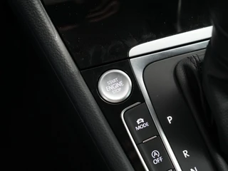 Volkswagen Golf Variant 1.5 TSI Highline Business R | Stoelverwarming | Camera | Virtual | ACC | / 19