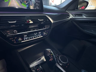 BMW 5-serie Touring 530i M-Sport / Pano / ACC / Luchtvering / 20