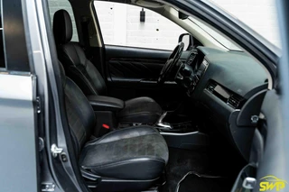 Mitsubishi Outlander 2.4 PHEV Intense | Navi | Camera | Dodehoek | ACC / 22