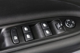 Jeep Avenger 1.2 e-Hybrid Altitude Achteruitrijcamera Apple CarPlay 17" / 26