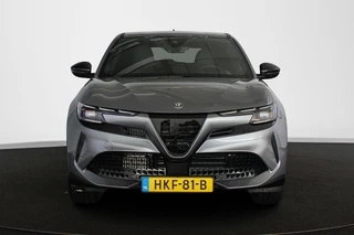Alfa Romeo Junior 1.2 Turbo Hybrid Ibrida Speciale Pack Techno Stoelverwarming Camera / 14