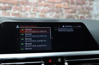 BMW 3 Serie Sedan 320i Executive Sport Line Automaat  / Live Cockpit Professional / M Sportstuurwiel / Shadow Line / 19 Inch / Climate Control / Sportstoelen / Bluetooth / Neerklapbare Achterbank / LED / Parkeersensoren voor+achter / 23