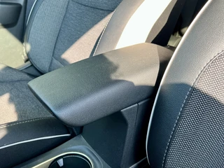 Renault Captur 1.3 TCe 140 EDC Intens  | Trekhaak | Automaat | Navigatie | Achteruitrijcamera | Parkeersensoren V+A | Climate Control | NL Auto | Cruise Control | Apple CarPlay/Android Auto / 8