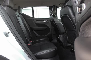 Volvo XC40 1.5 T3 Momentum Pro | 1e eigenaar | NL auto | Inc btw | Cruise control | Climate control | LED | Navigatie | Bluetooth | 18 inch | Trekhaak | Half leer | 163 pk / 19