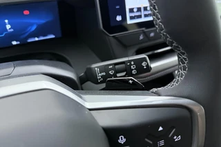 Jeep Compass Altitude 74 kWh | DEMO | 8 Jaar Speciale Garantie | Navigatie | Adapt. Cruise control | Climate control | Stoel- en stuurverwarming | Keyless | Zwart dak | 19" Lichtmetalen velgen / 20