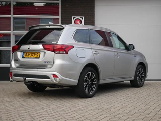 Mitsubishi Outlander 2.0 PHEV Premium Trekhaak| Camera| NAP / 13
