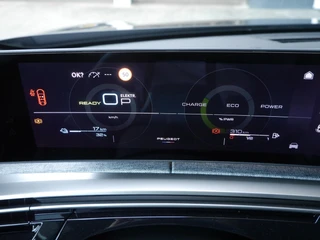Peugeot 3008 1.6 plug-in Hybrid 195 Allure | Afneembare trekhaak | 1550KG Trekgewicht | Navigatie | Stoelverwarming | Camera achter | Full LED / 15