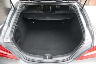Mercedes-Benz CLA-klasse Shooting Brake 180 AMG Sport White Art Edition Automaat - Alcantara - Trekhaak - Xenon - 18 inch / 13