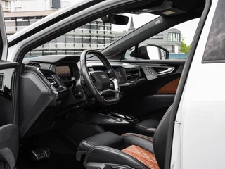 Audi Q4 e-tron 40 Launch edition S Competition 77 kWh | Trekhaak | HUD | Warmtepomp | ACC | Matrix LED | Leder | Keyless | Camera | Sonos audio | 20" | Dealeronderhouden / 12