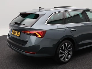 Skoda Octavia Combi 1.4 TSi 204 PK iV PHEV Business Plus | Stoelverwarming | Panoramadak | Camera | Adaptive Cruise | Head UP | 18 Inch | 95.33 Km !! / 15