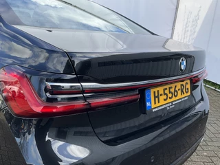 BMW 7 Serie 730d xDrive ACC Pano Softclose 4wielsturing High Executive HUD / 64