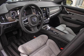 Volvo V90 2.0 B4 Business Pro Inscription| BTW auto | 1e eigenaar | NL auto | 20 inch | Panoramadak | Harman Kardon | BLIS | Stuurverwarming | Stoelverwarming | Head-up | Trekhaak | Cruise control / 12