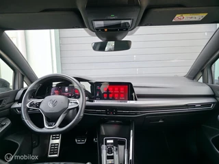 Volkswagen Golf 1.5 eTSI R-Line / Sfeer / Carplay / Camera / 14