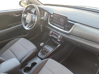 Kia Stonic 1.0T DynamicLine | Camera | Climate control | Apple Carplay / Android Auto | Cruise control | Parkeersensoren achter | Lichtmetalen velgen 16inch | / 17