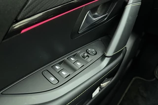 Peugeot 208 1.2 PureTech 100 GT | Apple carplay/Android auto | Achteruitrijcamera + frontcamera | Navigatie | Panoramadak | Stoelverwarming | Keyless entry+start | Adaptive cruise control | / 18