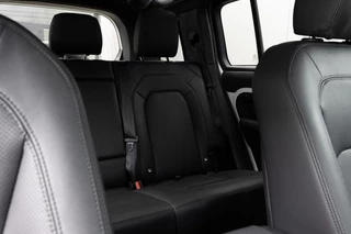 Land Rover | Defender 3.0 D250 110 MHEV SE | Luchtvering | Groot Infotainmentscherm | Premium Audio by Meridian | Black Pack | FULL LED | / 14
