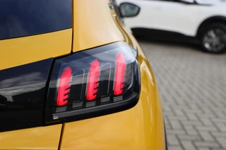 Peugeot e-208 EV GT 350 50 kWh|Pano|Stoelverwarming|Camera|Apple carplay+Android auto|Clima|Cruise / 15
