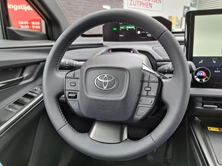 Toyota C-HR+ FIRST EDITION 77KWH 20" VELGEN WARMTEPOMP EL-ACHTERKLEP PRIVACY-GLASS 18"LMV BLIND SPOT STOELVERW. P-SENSOREN / 10
