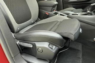 Opel Grandland X 1.2 Turbo Business Executive 130pk | Automaat | Navigatie | Camera | Climate Control | Stoel- Stuurverwarming | Cruise Control | AGR Stoelen / 15