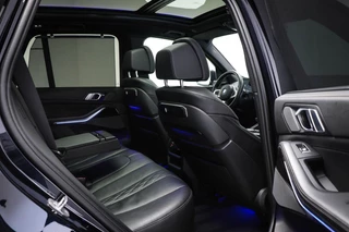 BMW X5 xDrive50e M-sport | PANORAMADAK | INDIVIDUAL VOLLEDER MERINO | HEAD UP | HARMAN KARDON | 360 CAMERA | MAXTON | 22" | / 20