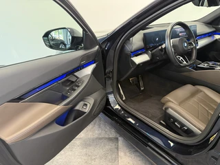 BMW i5 eDrive40 84 kWh  Head-Up ACC PDC Trekhaak M-Sport Leder 24 Maanden garantie* (Vraag naar de voorwaarden) / 19