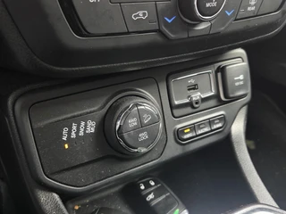 Jeep Renegade 4xe 240 Plug-in Hybrid Electric S | Apple-Android | Navigatie | Stoelverwarming / 9