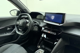 Peugeot 2008 1.2 Hybrid 145 Allure | Climate & Cruise control | Achteruitrijcamera |voorstoelen verwarmd | Parkeersensoren | AppleCarplay / AndroidAuto | Full LED / 15