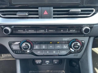Kia Niro 1.6 GDi PHEV DynamicLine | Climate control | Adaptive cruise control | Stoel + stuur verwarming / 20
