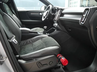Volvo XC40 1.5 T3 Momentum Business | Zwart dak | Navigatie | Adaptieve Cruise control | Camera | Elektrische achterklep | Elektrisch verstelbare stoelen met geheugen / 12