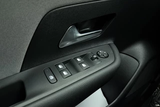 Opel Mokka Electric Business Edition 54 kWh | Stoelverwarming | Climate control | Stuurverwarming | Lichtmetalen velgen / 19