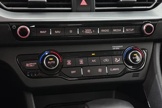 Kia Niro 1.6 GDi Hybrid DynamicLine Apple CarPlay Achteruitrijcamera Navigatie / 30