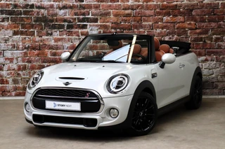 MINI Cooper S Cabrio Chili Automaat  / Navigatiesysteem / Leder / Climate Control / Harman Kardon / Parkeersensoren / LED / Sportstoelen / Windscherm / Cruise Control / 17 Inch / Lichtpakket / Bluetooth