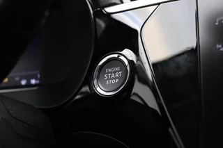 Opel Corsa-e Elegance 50 kWh | Uniek! Lage KM-stand! | Navigatie | Warmtepomp | Stoelverwarming | Apple Carplay/Android Auto | Climate control | Cruise control | LED koplampen | Lichtmetalen velgen / 24