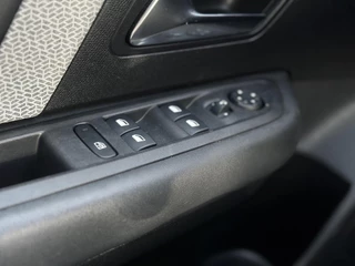 Citroen C4 1.2 Puretech 130pk Business Plus | Trekhaak | Adaptive Cruise Control | Comfort Stoelen | Navigatie | Climate Control | Keyless Entry/Start | DAB | Full LED | Apple Carplay/Android Auto | Parkeercamera/-sensoren | Head-Up Display | / 32