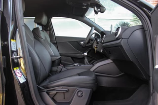 Audi Q2 30 TFSI S Edition S-Line | 1e eigenaar | NL auto | 18 inch | LED | Camera | Sport | Cruise control | Sound system | Sfeerverlichting | Stoelverwarming | Climate control | / 15
