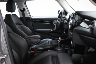 MINI 5-Deurs 1.5 Cooper Business Edition | CLIMA | STOELVERWARMING | DAB | APPLE | MOONWALK GREY / 5
